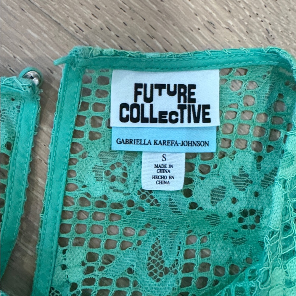 Green Lace Two-Piece Set - Picture 2 of 2
